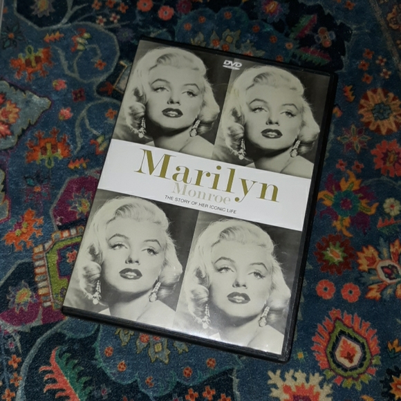 Marilyn Monroe Book & DVD - Picture 4 of 4